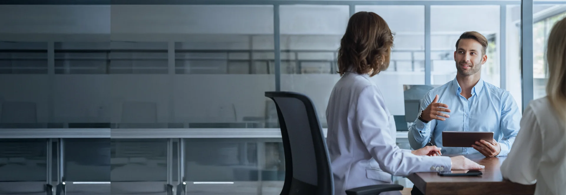 qodef-fullwidth-slider